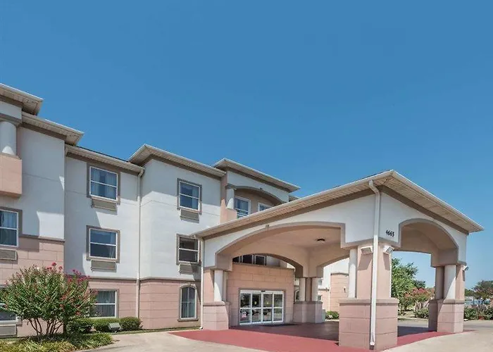 Super 8 By Wyndham Worth Stockyards Hotel 2*