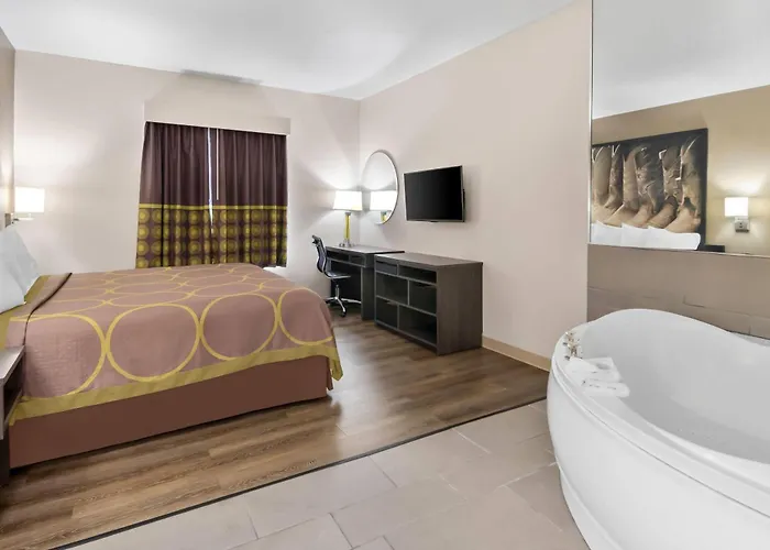 Super 8 By Wyndham Worth Stockyards