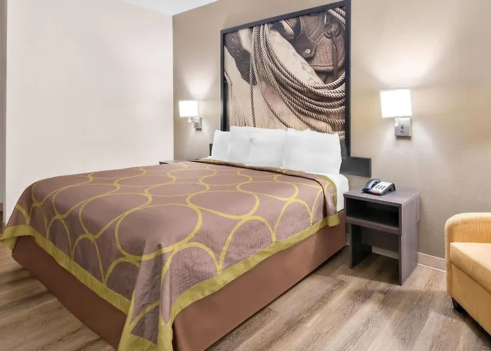 Super 8 By Wyndham Worth Stockyards Hotel
