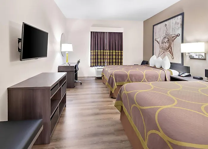 Super 8 By Wyndham Worth Stockyards 2*
