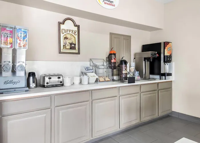 Super 8 By Wyndham Worth Stockyards Hotel