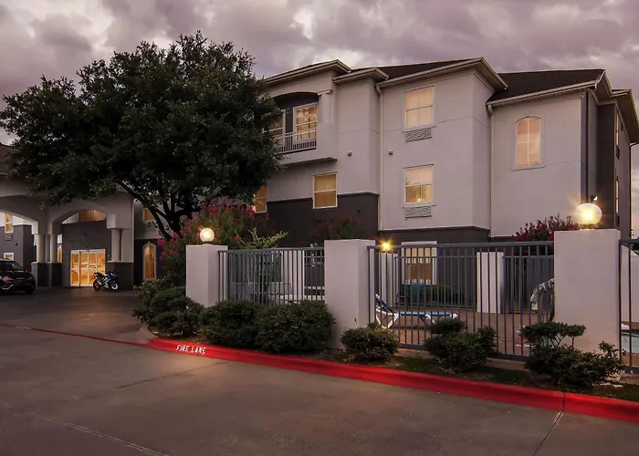 Super 8 By Wyndham Worth Stockyards Hotel 2*