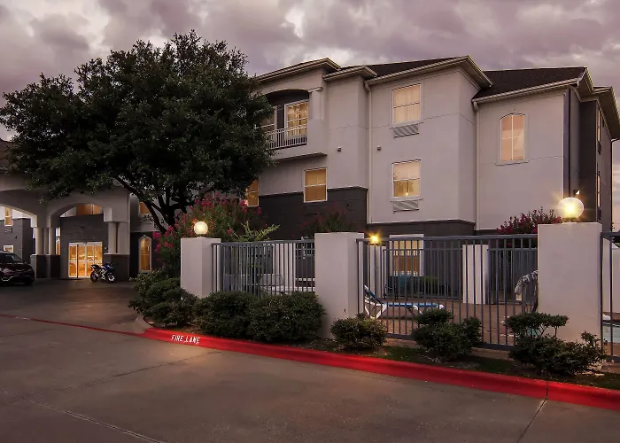Super 8 By Wyndham Worth Stockyards Hotel 2*