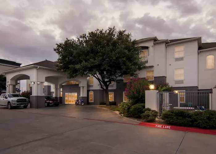 Super 8 By Wyndham Worth Stockyards Hotel