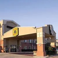 Super 8 By Wyndham Worth Stockyards