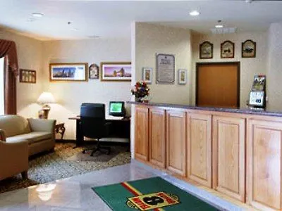 Super 8 By Wyndham Worth Stockyards 2*